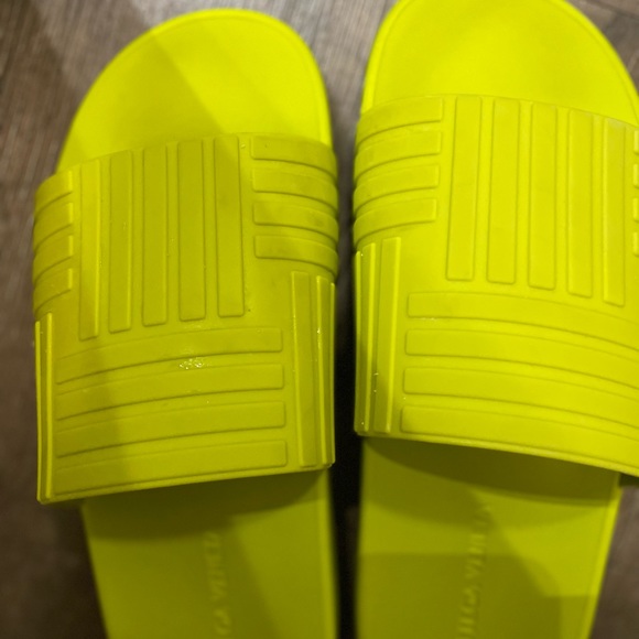 Bottega Veneta Embossed Slides - Picture 4 of 4